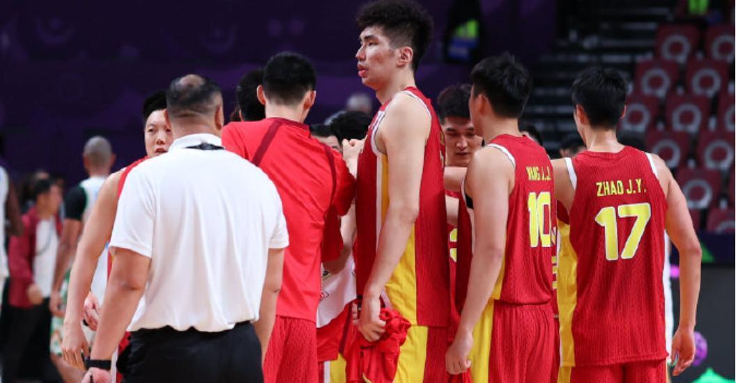 江苏男篮全面占优势，碾压福建男篮